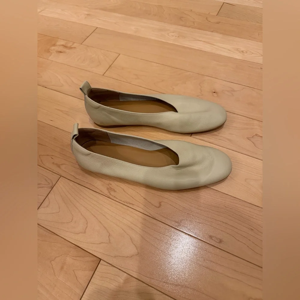 Everlane Day glove flat. - Picture 2 of 8